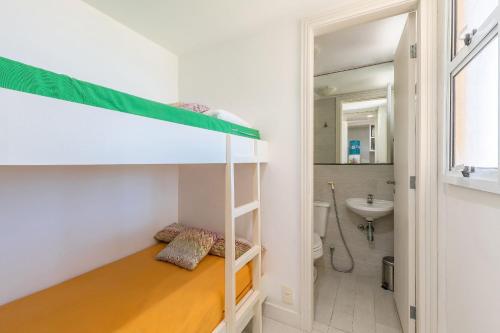 Bunk bed o mga bunk bed sa kuwarto sa Portamaris #301 - Apartamento por Carpediem