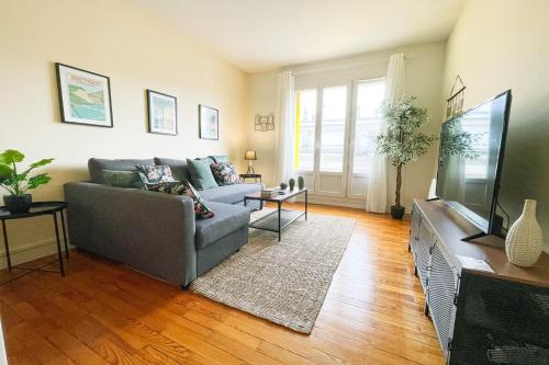 #GF The Grenoble Beret next to the train station et GEM