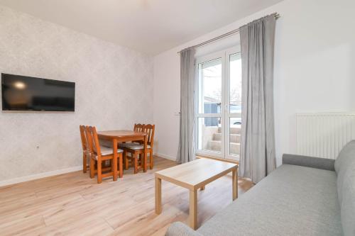 TV a/nebo společenská místnost v ubytování Willa LTC Apartments Orłowo