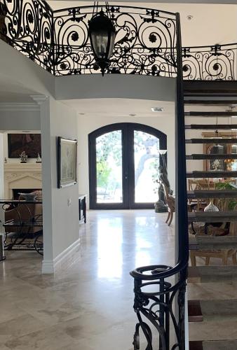 Χώρος καθιστικού στο LA Villa Lake View Home