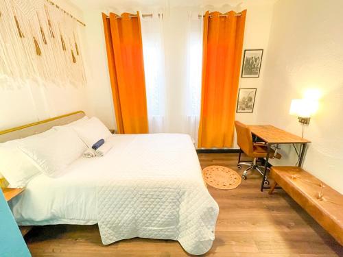 a bedroom with a bed and a desk with a desk at ITH San Diego Mission Beach Backpacker Hostel in San Diego
