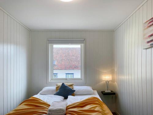 Un pat sau paturi într-o cameră la Stavanger BnB Ap5 by Berti’s