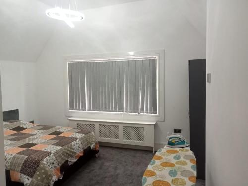 Remarkable 2-Bed Penthouse in Wolverhampton – Photos 3