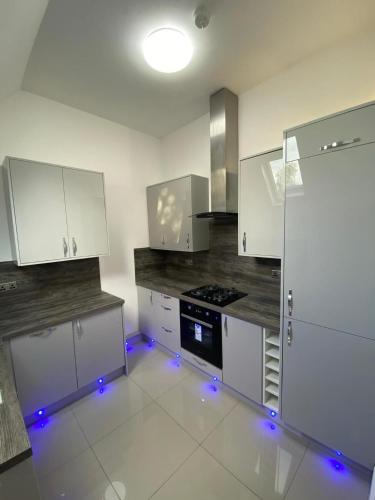 Remarkable 2-Bed Penthouse in Wolverhampton – Photos 2