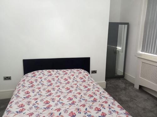 Charming 2-Bed Apartment in Wolverhampton – Photos 3