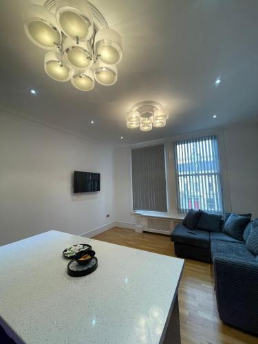 Impeccable 1 Bed Apartment in Wolverhampton – Photos 2