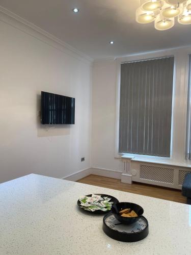 Impeccable 1 Bed Apartment in Wolverhampton – Photos 3