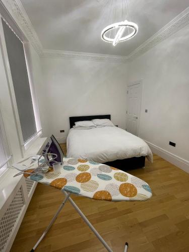 Charming 1-Bed Apartment in Wolverhampton – Photos 3