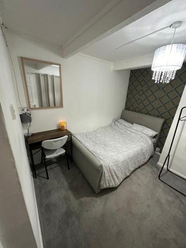 Ein Bett oder Betten in einem Zimmer der Unterkunft Gloucester