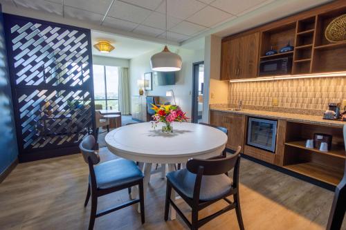 Drury Plaza Hotel Orlando - Disney Springs Area Image