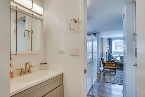 Honolulu Condo with Balcony Walk to Waikiki Beach!_3