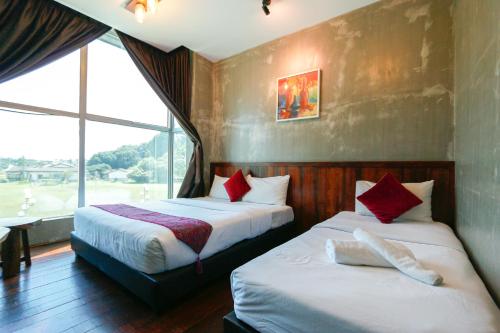 Postel nebo postele na pokoji v ubytování Anggun Hotel