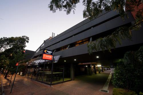 a building on a street in front of a building at Econo Lodge North Adelaide in Adelaide
