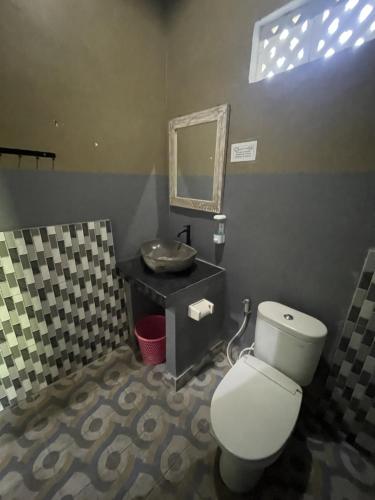 Un baño de Pedidi Penida Hostel