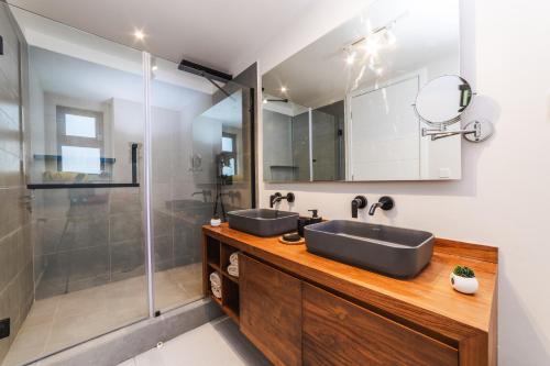 Ένα μπάνιο στο Apartment Beachfront Ocean Terraces Residence, Poste Lafayette-Apt-C2