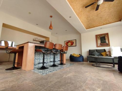 a living room with a fireplace and a couch at El Cedro y su comodidad in Loreto