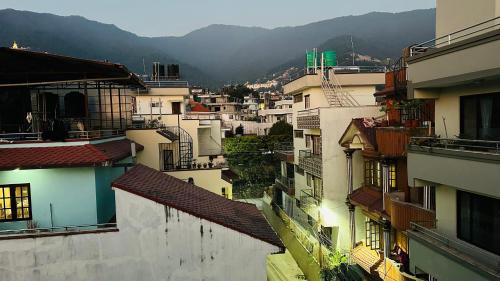 Vista de la piscina de Prakriti's Homestay Budhanilkantha, Kathmandu o alrededores