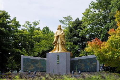 a statue of a woman sitting on top of a monument at Hideaway Tabaki in Echizen-shi