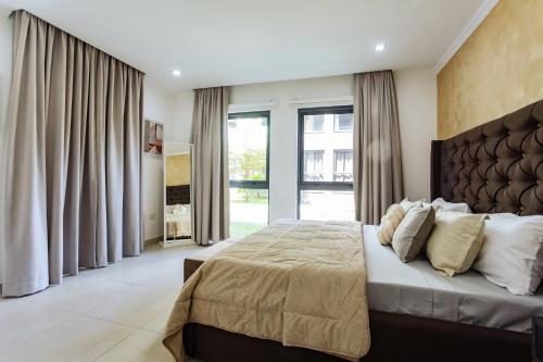 Ένα ή περισσότερα κρεβάτια σε δωμάτιο στο Premium One Bedroom Seaview Space Available