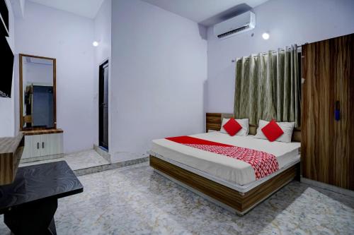 Postelja oz. postelje v sobi nastanitve OYO Flagship Hotel Ashok Vatika Banquet Hall