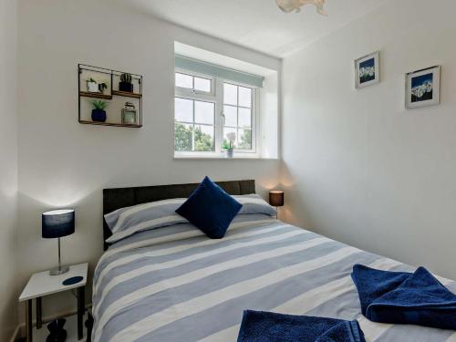 Ένα ή περισσότερα κρεβάτια σε δωμάτιο στο 2 Bed in Westward Ho 46830