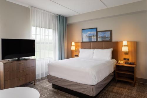 Postel nebo postele na pokoji v ubytování Staybridge Suites Buffalo by IHG