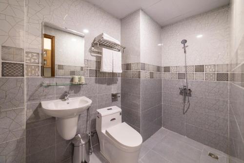 a bathroom with a toilet and a sink at Happy Dalat Hotel & Apartment in Da Lat