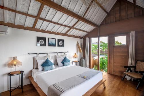 Rúm í herbergi á Villa Loma by Alfred in Bali