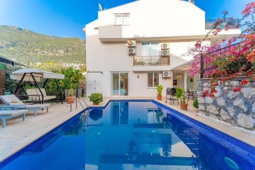 a villa with a swimming pool and a house at Skyler Villaları in Kas