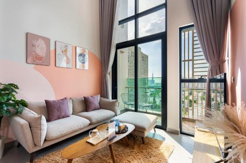 a living room with a couch and a table at DingD0ng Home FelizEnVista 5-star facilities in Ho Chi Minh City