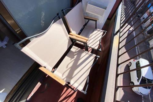 an empty chair sitting on the side of a building at 1min walk to sta, drct bus to HND! Easy access! 03 in Tokyo