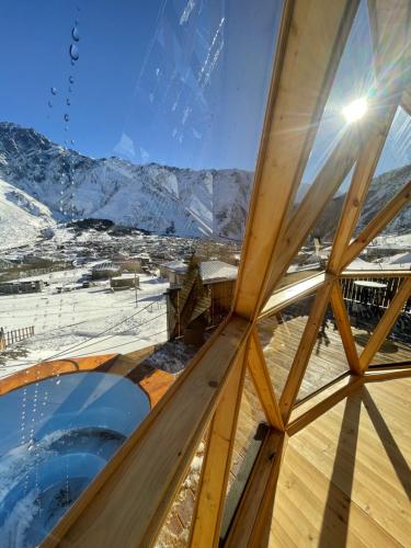 Ein allgemeiner Bergblick oder ein Berglick von des Chalets aus