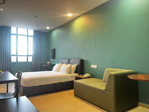 a hotel room with a bed and a couch at SiN LiEN HOTEL in Kluang