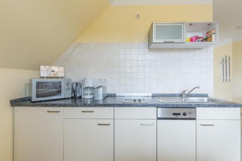 a kitchen with a counter top with a microwave at Haus Tarnewitz, Ferienwohnung 05 in Tarnewitz