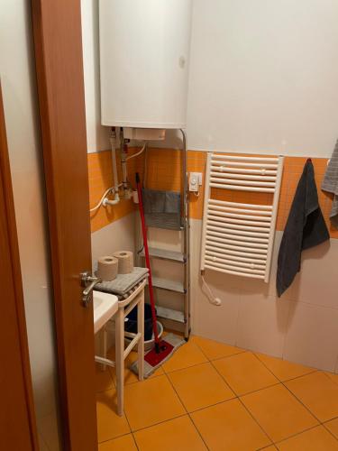 a small bathroom with a sink and a heater at Útulný apartmán 50m od lyžiarskeho vleku Triangel in Donovaly