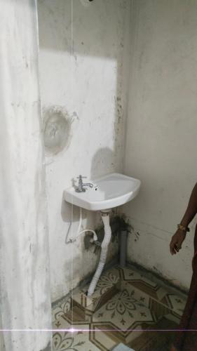 Jadhav house 욕실