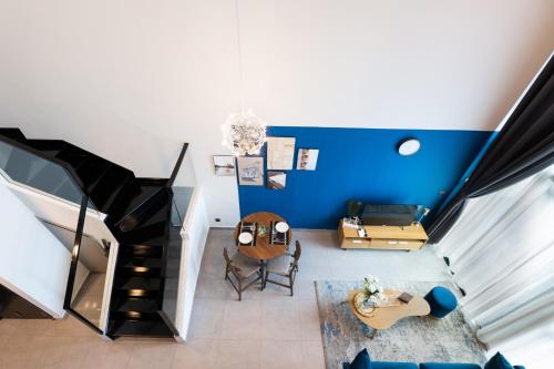 an overhead view of a living room with a blue wall at DingD0ng Home FelizEnVista 5-star facilities in Ho Chi Minh City