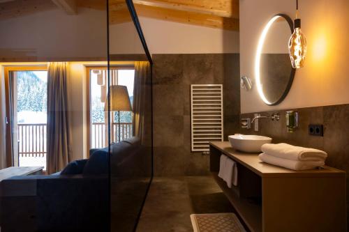 a bathroom with a sink and a mirror at Hotel Rezia in La Villa