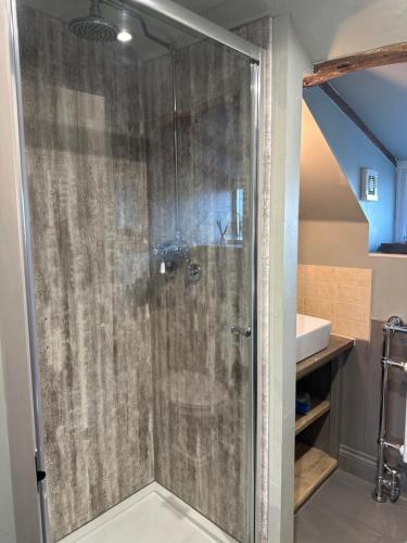 Et badeværelse på Lilac Terrace Cottage