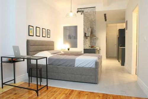 Nat's place Friends & Family Thessaloniki next to metro