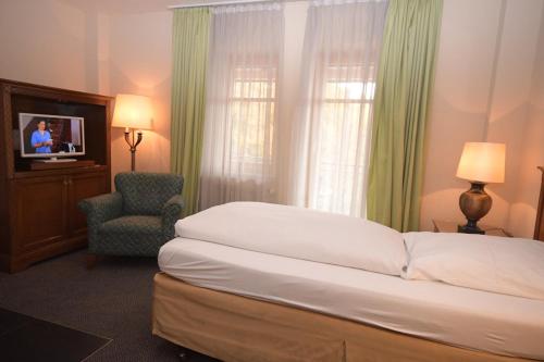 Säng eller sängar i ett rum på Gästehaus Bavaria