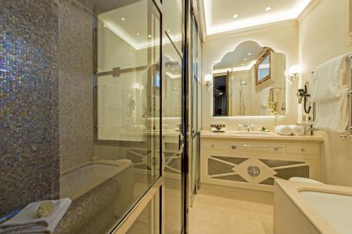 a bathroom with a shower and a toilet and a sink at Hotel Metropole Venezia in Venice