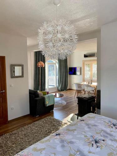 Ένα ή περισσότερα κρεβάτια σε δωμάτιο στο Sokograd Loft