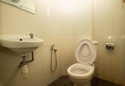 a bathroom with a toilet and a sink at JQ Station Eight Inn in Ipoh
