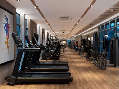 The fitness centre and/or fitness facilities at Novotel Living Bangkok Sukhumvit Legacy