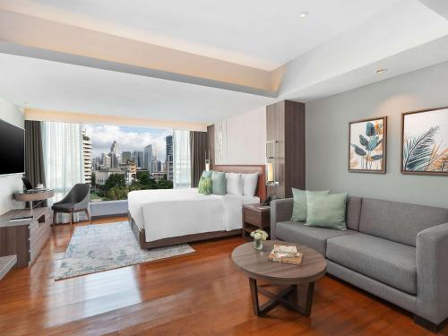 Posezení v ubytování Novotel Living Bangkok Sukhumvit Legacy