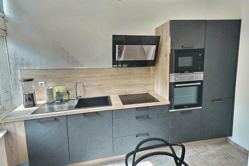 Кухня или мини-кухня в Le Vauluisant | Appartement Confort | Mon Groom
