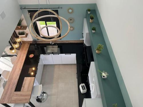 an overhead view of a living room with a table at Villa Idylle quatre etoiles in Rivière