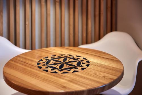 a wooden table with a design on top of it at Pokoje Gościnne Stoch in Ząb