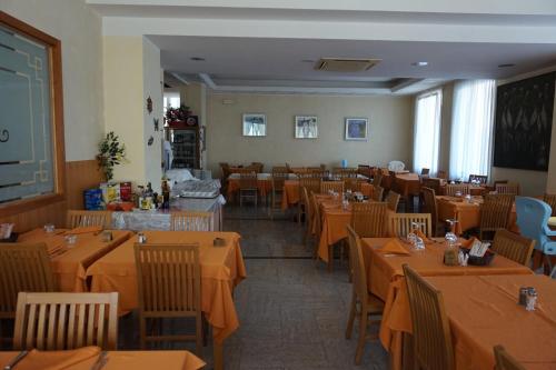 En restaurant eller et andet spisested på Hotel Flora